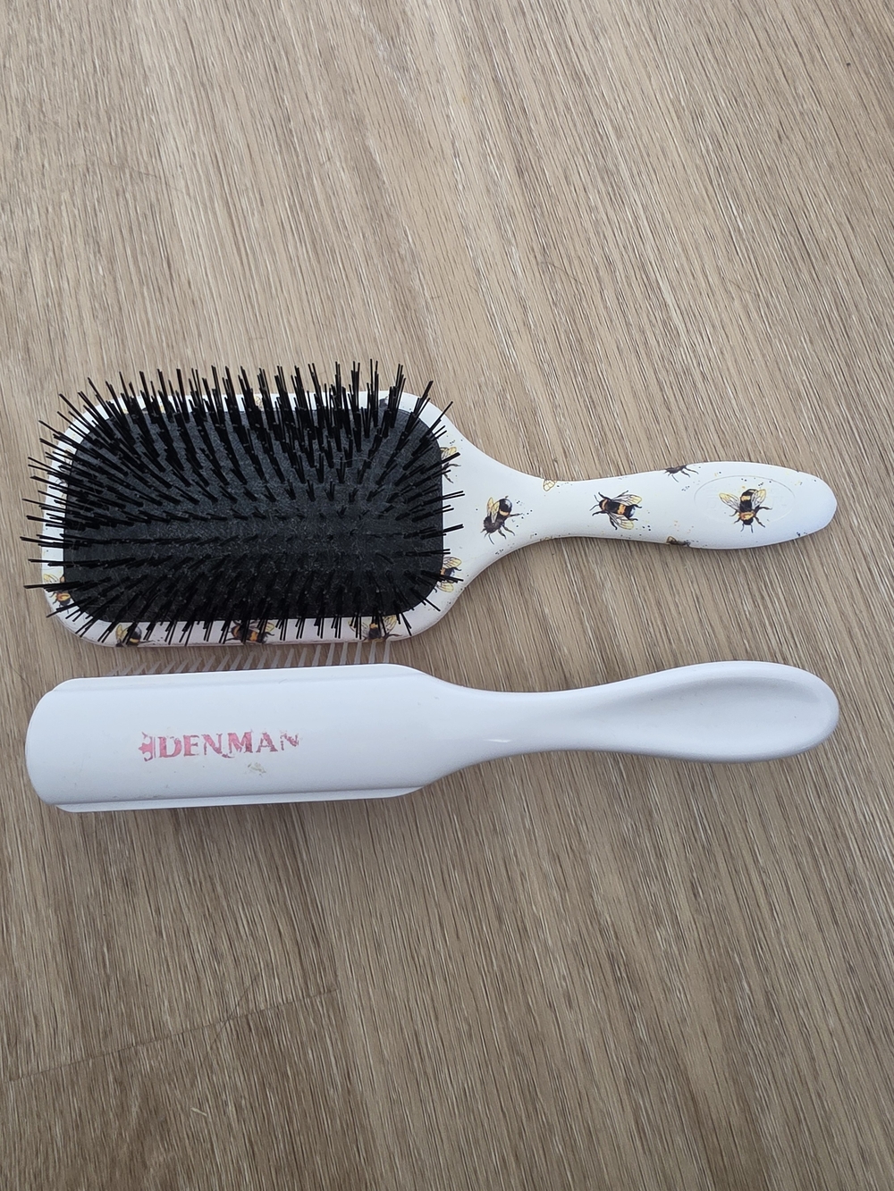 Denman White Styling Brush + Bee Print Compact Brush